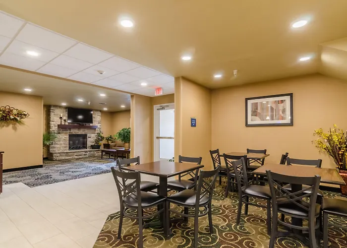 Cobblestone Inn & Suites - Oberlin
