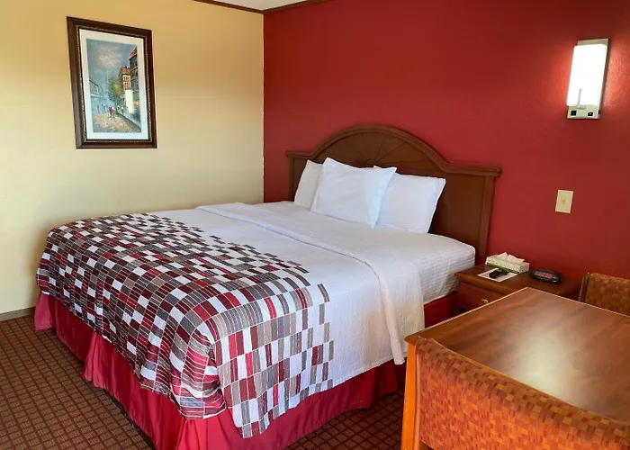 Dequeen Courtyard Inn