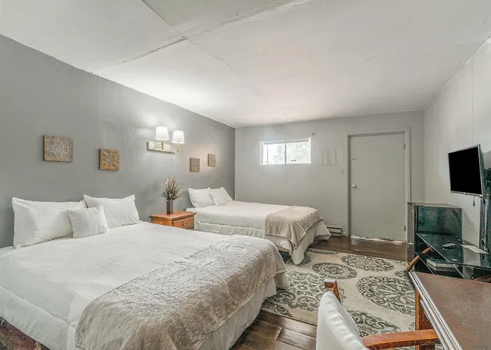 Oyo Holiday Capri Motel & Rv Park