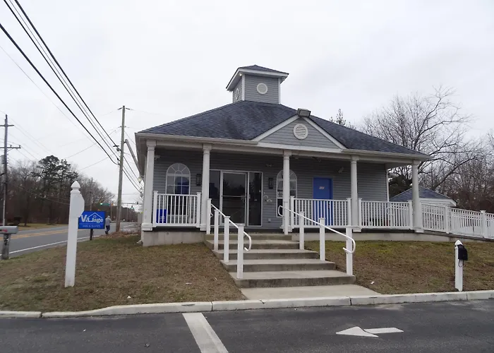 Village Inn & Suites - Smithville