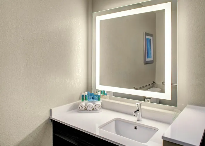 Holiday Inn Express & Suites Coldwater By Ihg