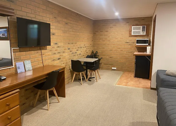 Quays Motel San Remo