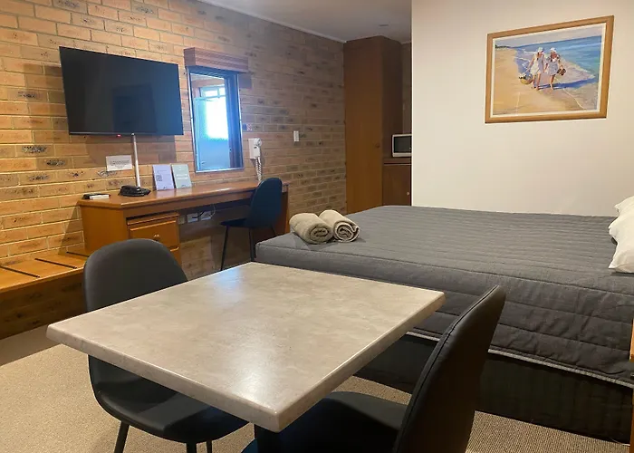Quays Motel San Remo