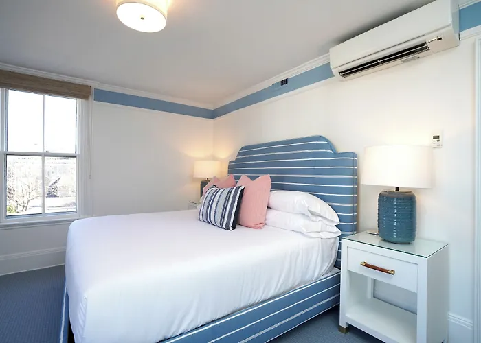 76 Main Ink Press Hotel