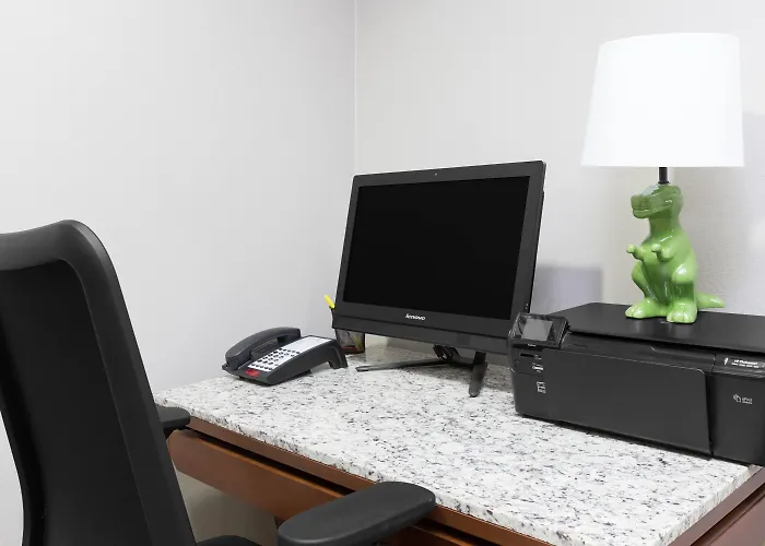 Days Inn & Suites By Wyndham Madisonville