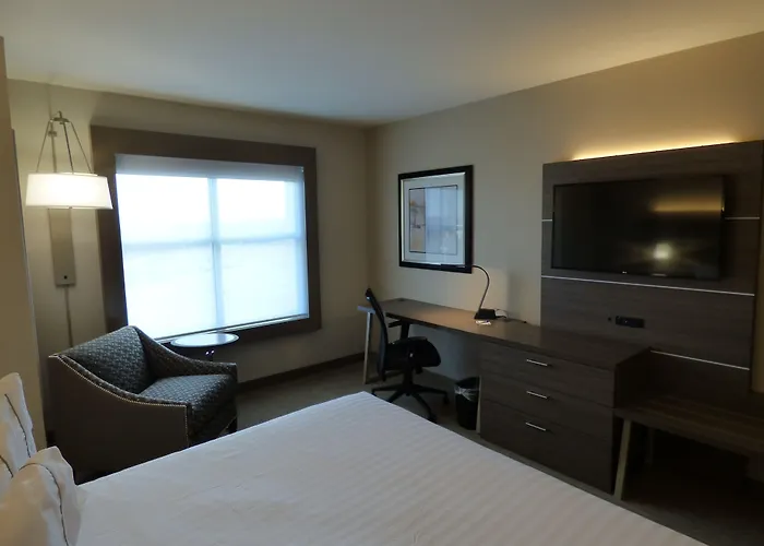 Holiday Inn Express & Suites Plymouth - Ann Arbor Area By Ihg