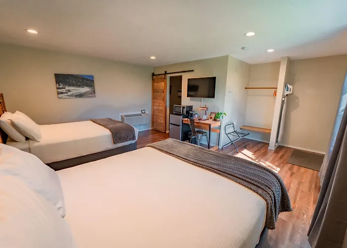 Evergreen Motel