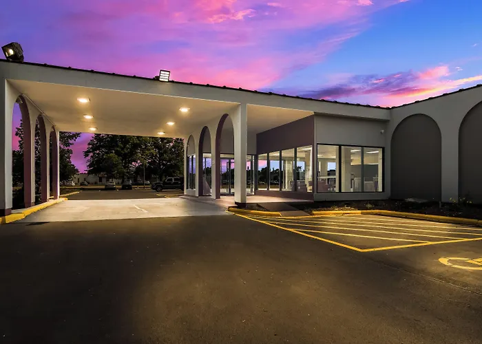 Red Roof Inn & Conference Center Chicago - N Aurora/ Naperville