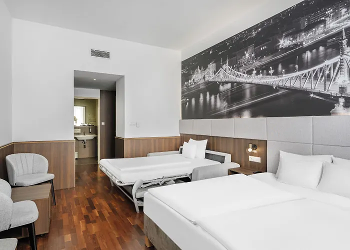 12 Revay Hotel