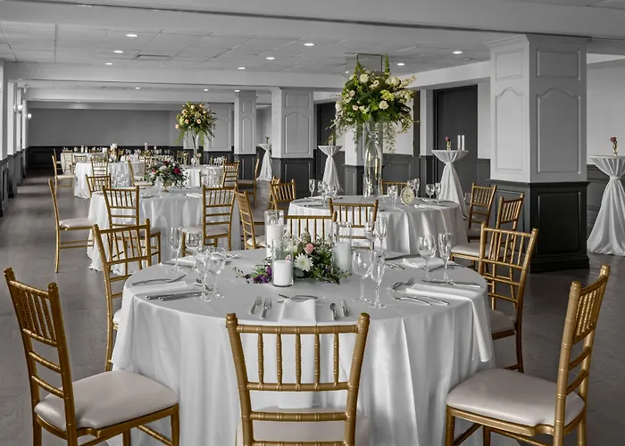 The Drake Oak Brook, Autograph Collection