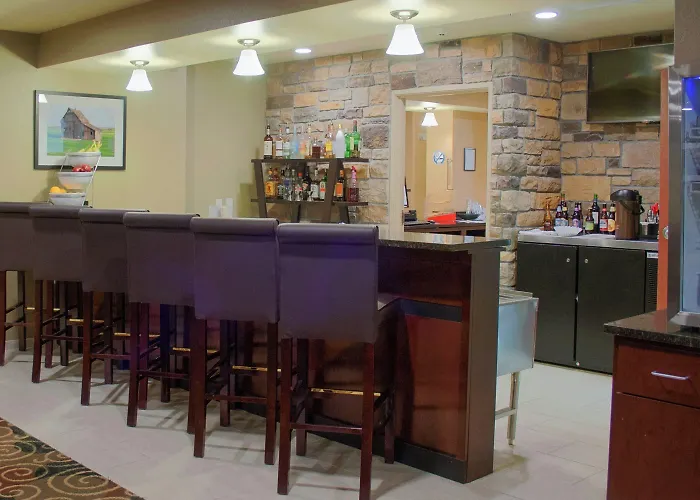 Cobblestone Inn & Suites-Winterset