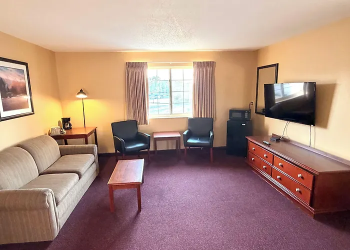 Pocahontas Inn & Suites