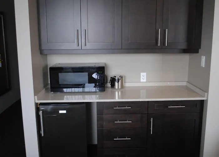 Days Inn & Suites By Wyndham Lindsay
