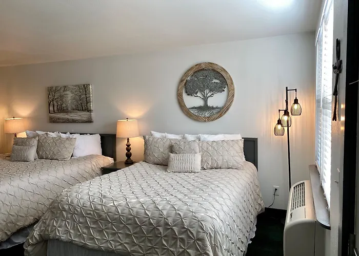 Moose Creek Lodge & Suites