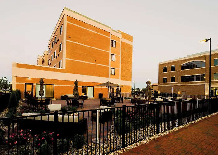 Courtyard By Marriott Bay City