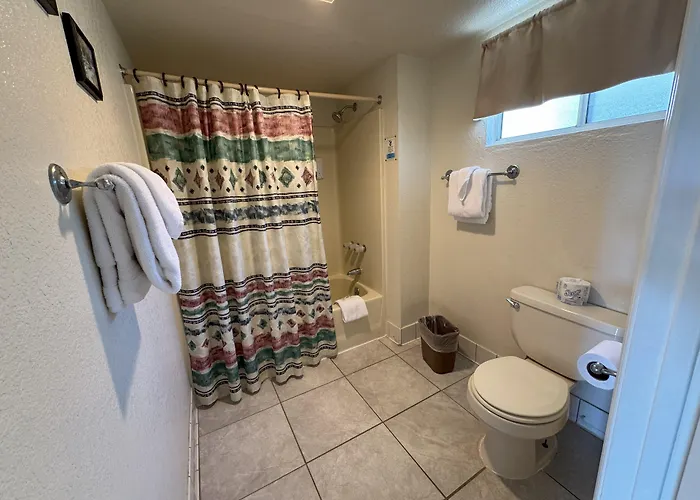 Barewood Inn & Suites