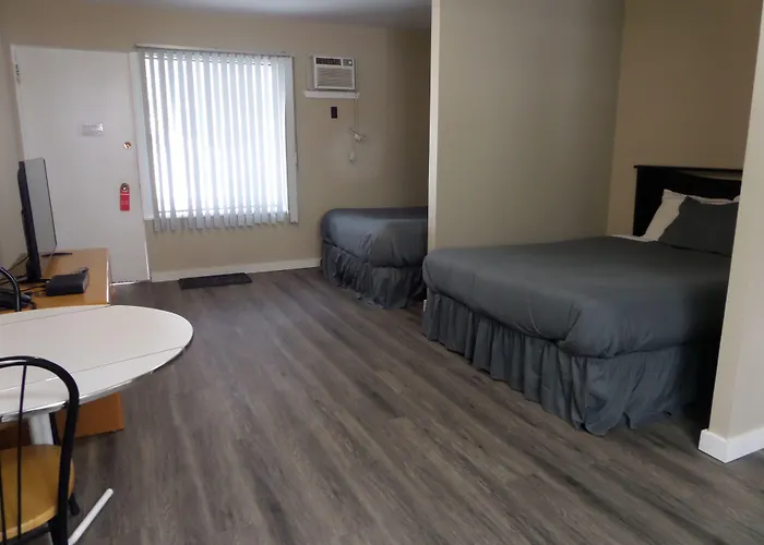 Ray Lyn Motel