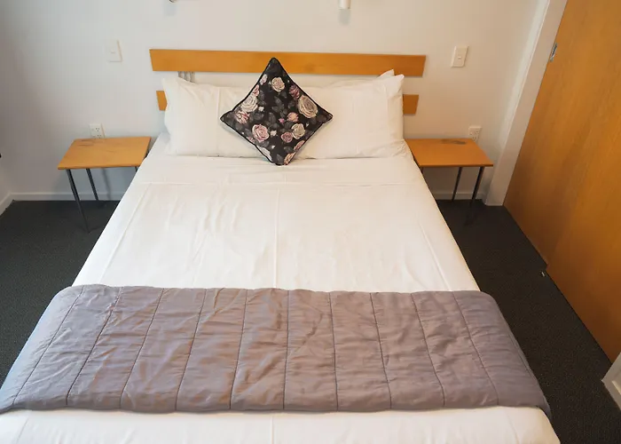 Victoria Court Motor Lodge - Spa & Free Parking