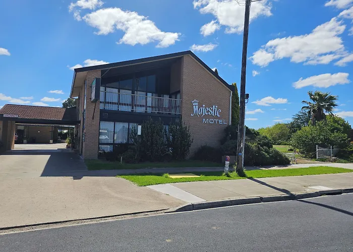 Majestic Motel
