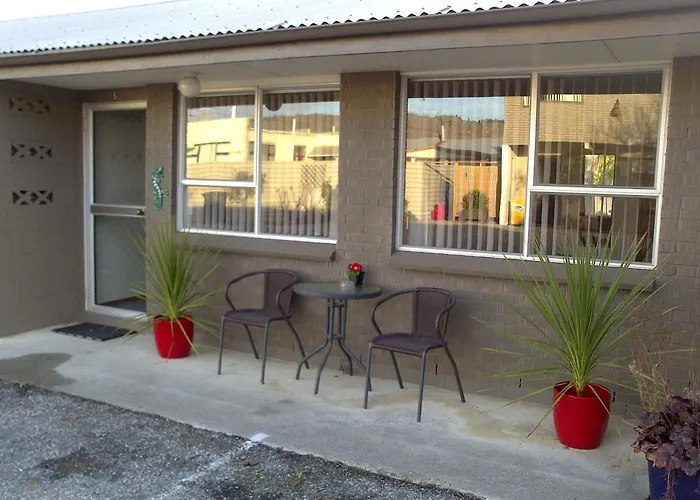 Almond Court Motel
