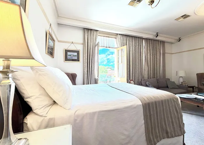 Cobb & Co Court Boutique Hotel