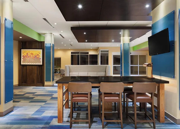 Holiday Inn Express&Suites Edinburg- Mcallen Area, an IHG Hotel
