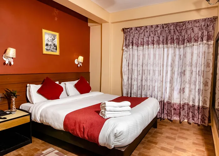 Hotel Silver Oaks Inn