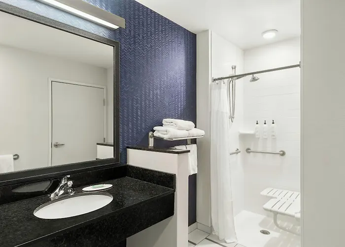 Fairfield Inn & Suites By Marriott St. Paul Northeast