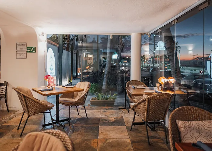 Hotel & Suites El Moro