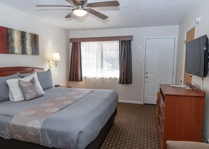Esquire Inn