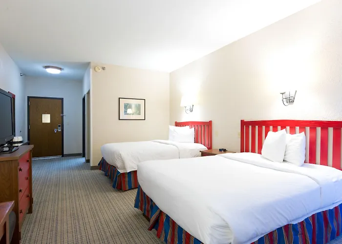 Wildwood Lodge & Suites
