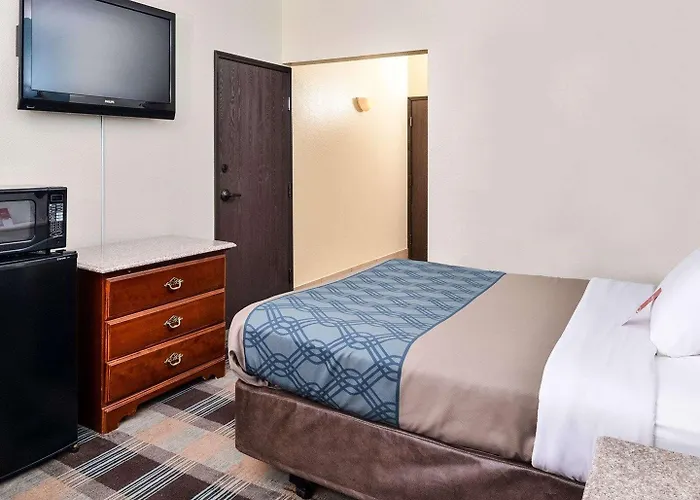 Econo Lodge Inn & Suites Shelbyville