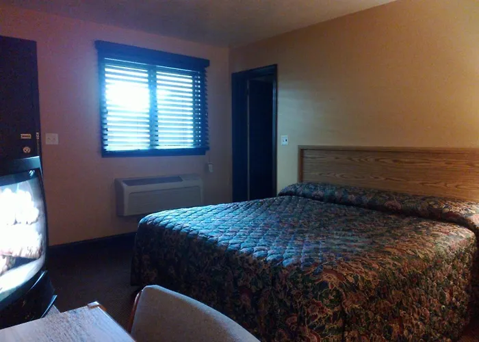 Colonial Inn Mercer-Grove City