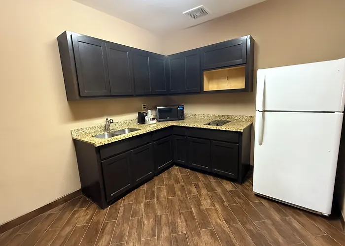 Executive Inn & Suites