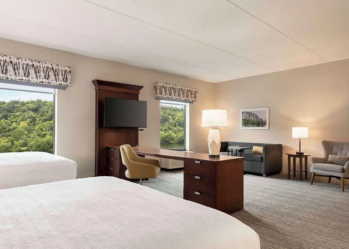 Hampton Inn & Suites Pittsburgh Waterfront West Homestead