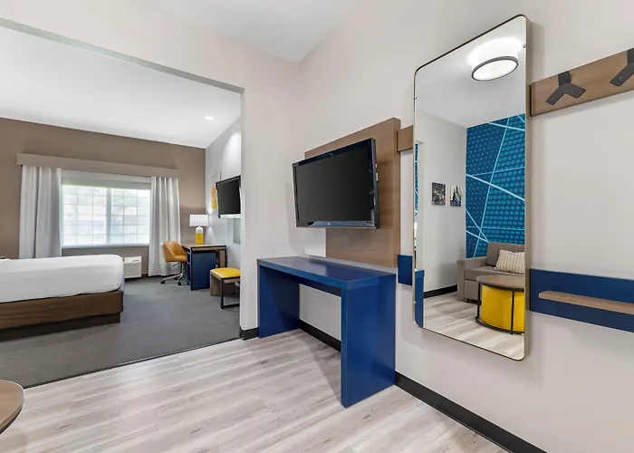 Comfort Inn & Suites Lawrence - University Area