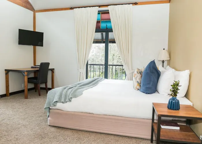 The Narrows Landing Hotel