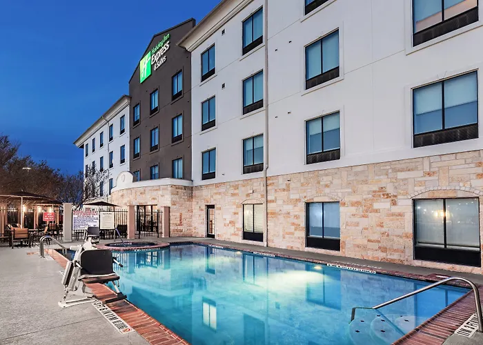 Holiday Inn Express & Suites Del Rio By Ihg