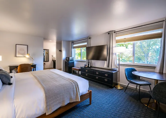 Riverhouse By Weekender Formerly Jack Daniels Inn