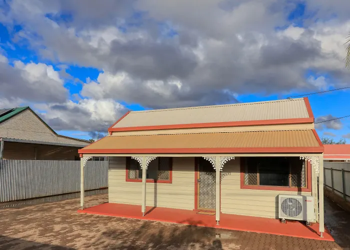 Charles Rasp Motor Inn & Cottages