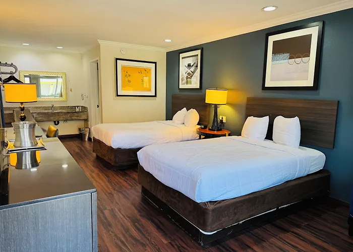 Baymont By Wyndham Bakersfield