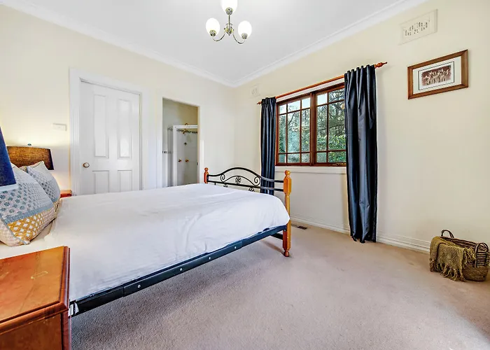 Whispering Pines Chalet & Cottages