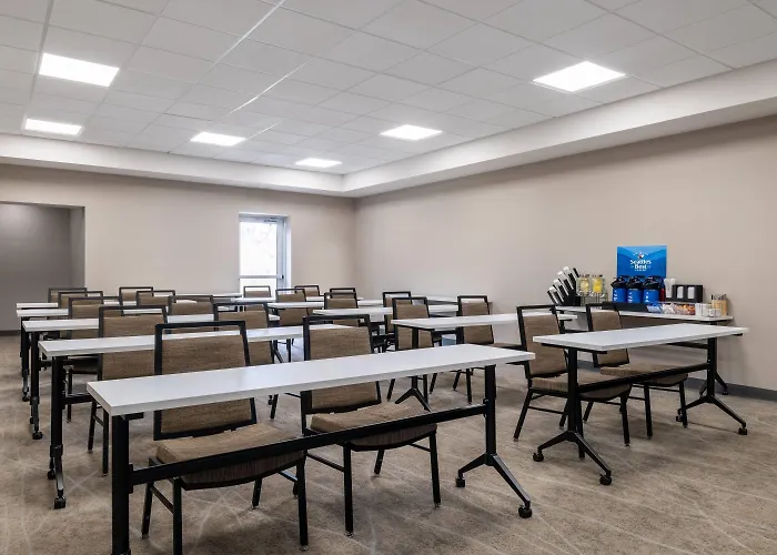 Wingate By Wyndham Geneva At Spire Academy