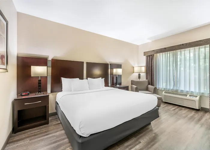 Best Western Plus Eastgate Inn & Suites