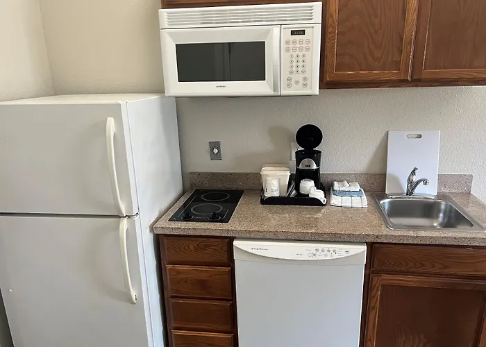 Days Inn & Suites By Wyndham Columbus Ne