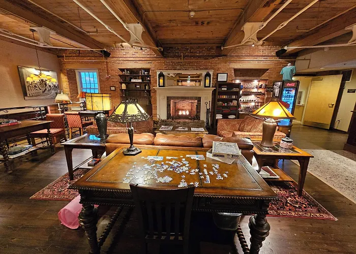The Common Man Inn & Restaurant