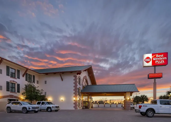 Best Western Plus Swiss Chalet Hotel & Suites