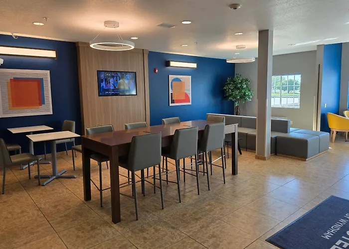 Microtel Inn & Suites By Wyndham Bluffs