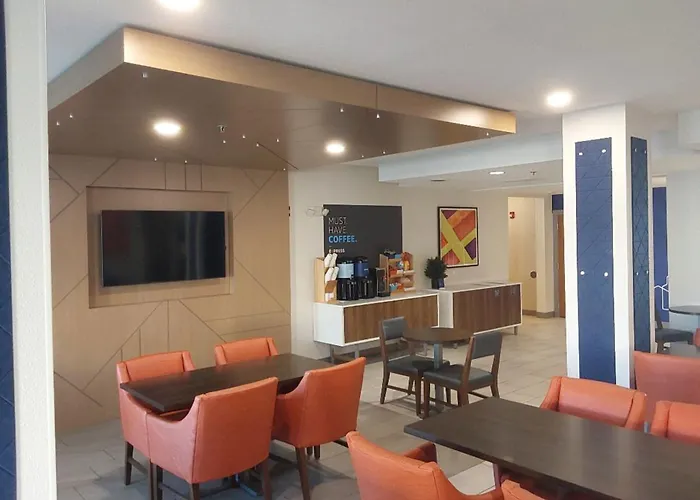 Holiday Inn Express Hotel & Suites Antigo By Ihg