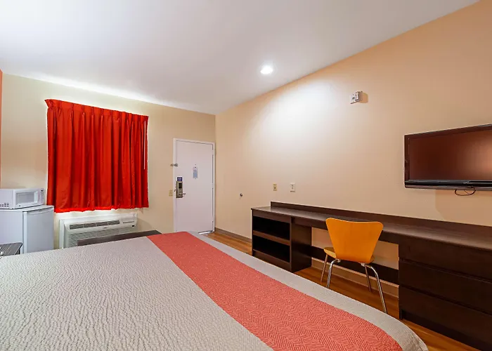 Motel 6-Rhome, Tx